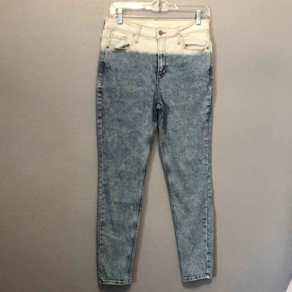 Old Navy jeans Woman’s 8 stonewashed bleached waistband Rockstar jean 90s party